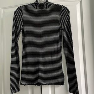 New with tags Gap black striped turtleneck